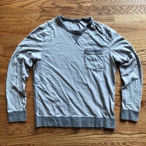 UNTUCKit Men’s Small Gray Lightweight Long Sleeve Crewneck Shirt